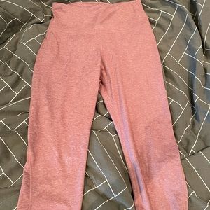 Sz M Old Navy Crops 19”